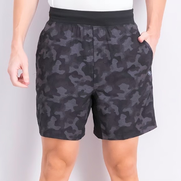 GAIAM Other - Gaiam Men’s Drawstring Camouflage Shorts in Black, S